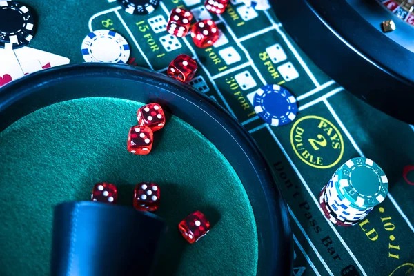 Sakong card dealing on floki live table
